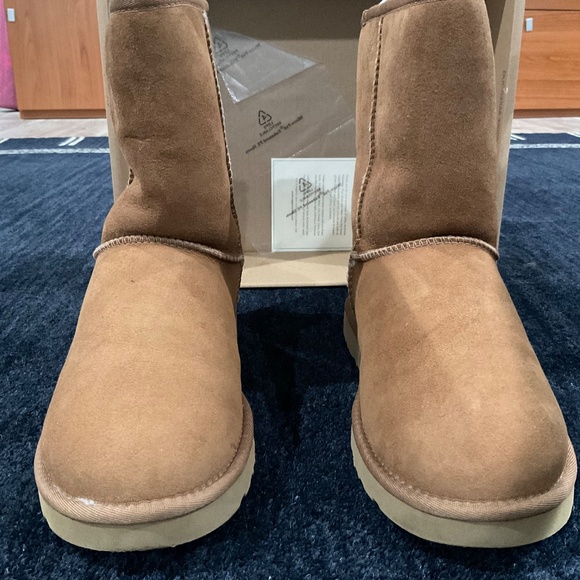 Women’s Ugg Boots Size 8 - Picture 5 of 10